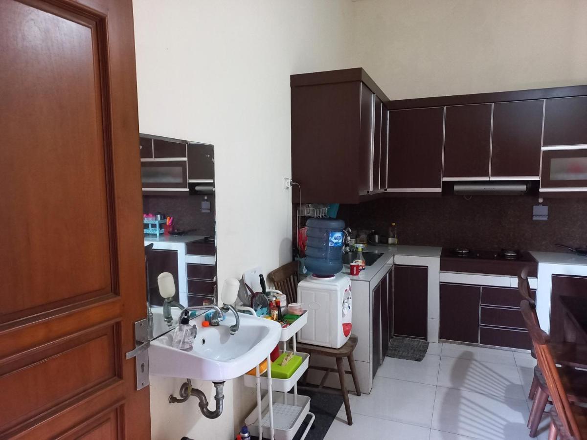 Riki Guesthouse Syari'Ah Jepara Buitenkant foto